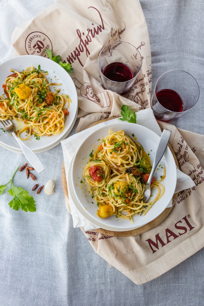 Spaghetti Aglio E Olio With Slow Roasted Tomatoes Juls Kitchen