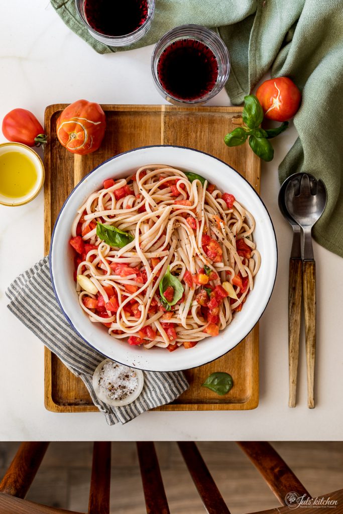 Raw tomato sauce for pasta, the Italian pasta alla crudaiola. - Juls ...