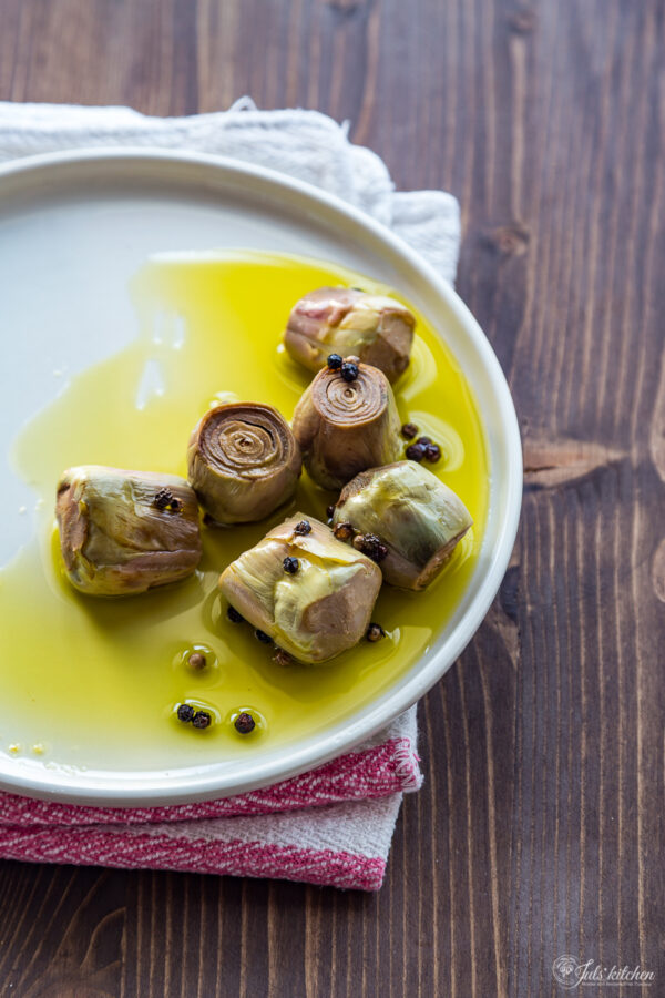 Preserved baby artichokes in olive oil