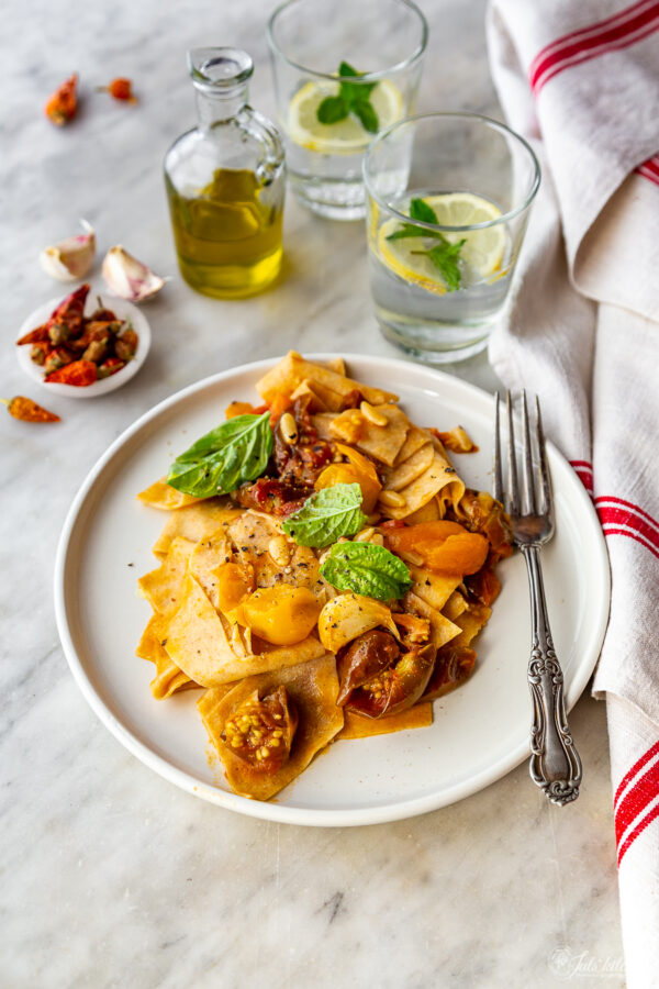 burst cherry tomato sauce for pasta