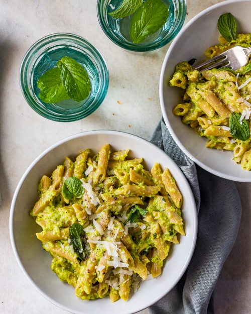 Pasta with zucchini and saffron