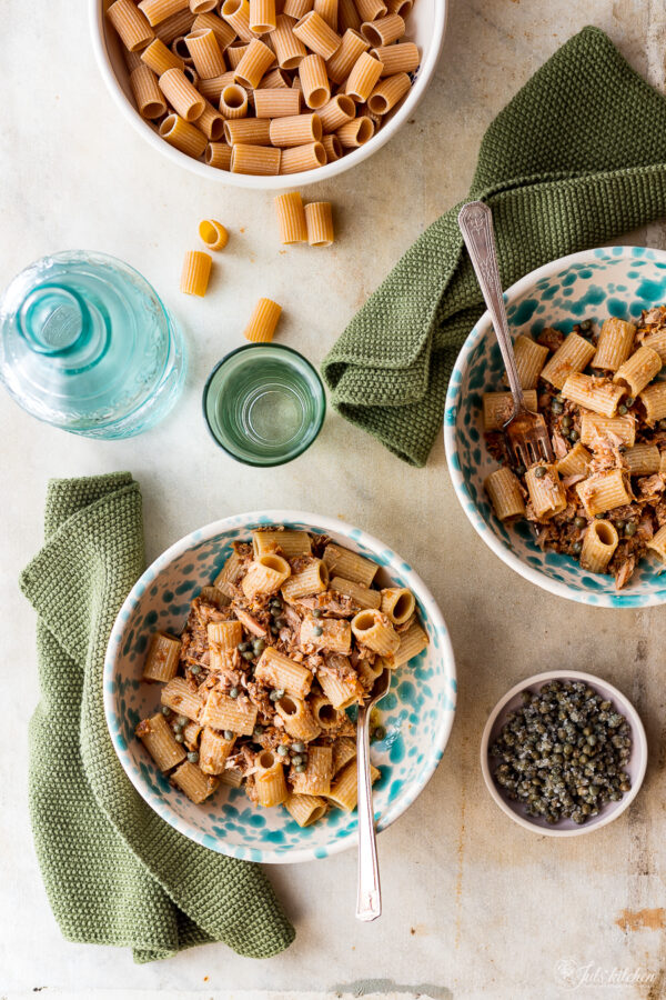 Pasta with sun-dried tomato and tuna pesto