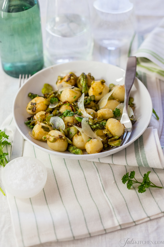 potato gnocchi with asparagus and spring onions