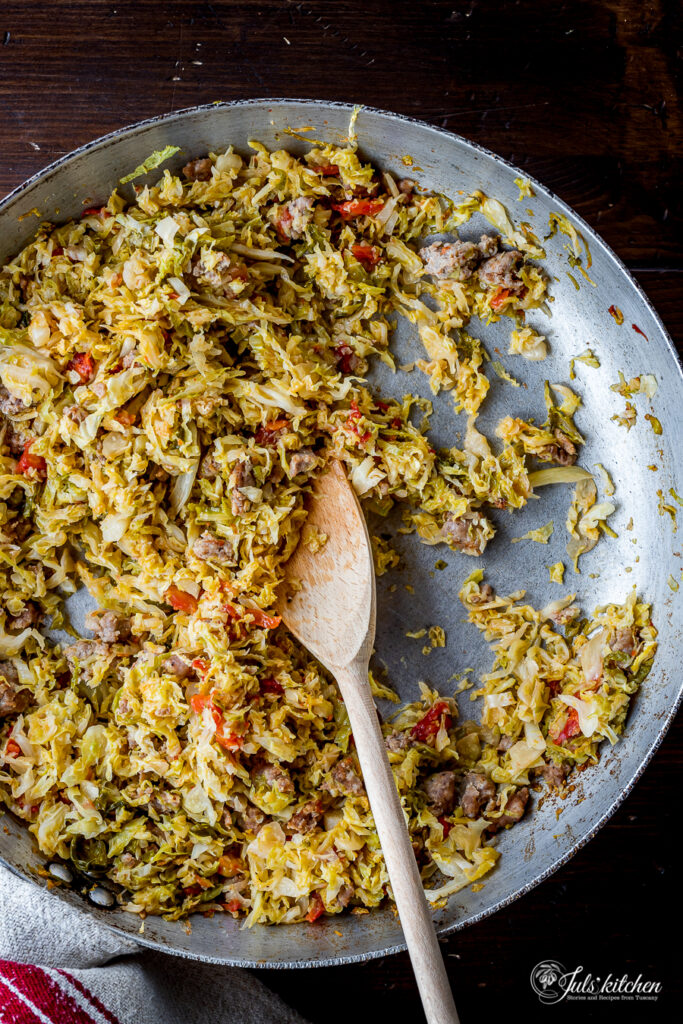 Braised cabbage with sausages